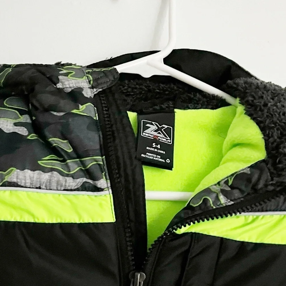 ZeroXposur • NWT Black and Bright Green with Camo Accent Coat